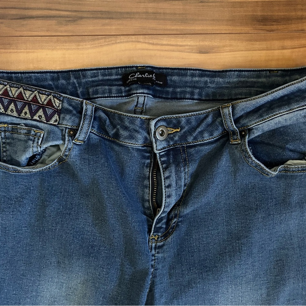 Charlie B Women's Embroidered Southern Western Cuff Jeans Dark Blue Wash Size 32 - Picture 7 of 16